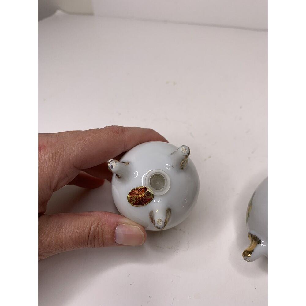 Vintage Enesco Salt & Pepper Shakers Egg Shaped Footed White With Rose Flowers - Picture 6 of 7